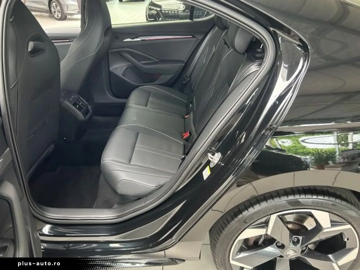 SKODA Superb Sportline 2.0 TSI DSG 4x4 Navi Canton AHK