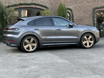 PORSCHE Cayenne E-Hybrid Coupe SPORTDESIGN-PAKET 22 ZOLL