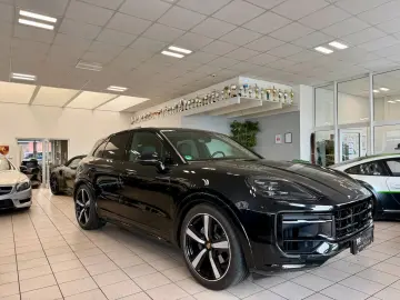 PORSCHE Cayenne SportDesign Luftfederung ACC HUD 22Zoll