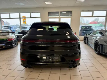 PORSCHE Cayenne SportDesign Luftfederung ACC HUD 22Zoll