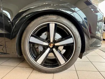PORSCHE Cayenne SportDesign Luftfederung ACC HUD 22Zoll