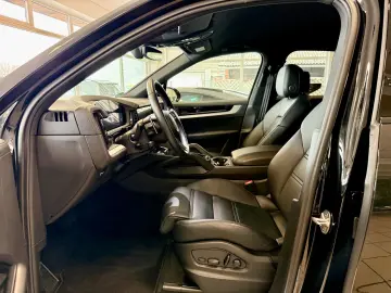 PORSCHE Cayenne SportDesign Luftfederung ACC HUD 22Zoll