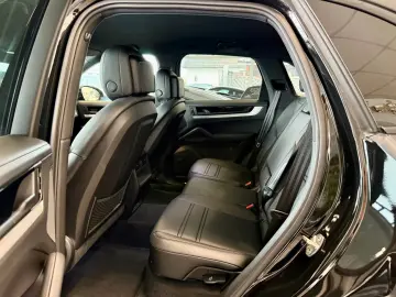PORSCHE Cayenne SportDesign Luftfederung ACC HUD 22Zoll