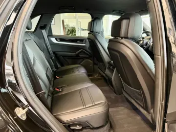 PORSCHE Cayenne SportDesign Luftfederung ACC HUD 22Zoll