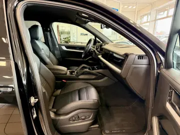 PORSCHE Cayenne SportDesign Luftfederung ACC HUD 22Zoll