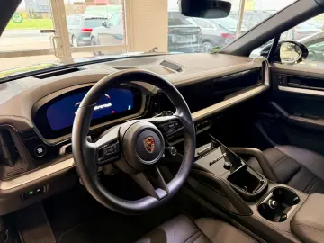 PORSCHE Cayenne SportDesign Luftfederung ACC HUD 22Zoll