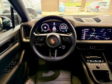 PORSCHE Cayenne SportDesign Luftfederung ACC HUD 22Zoll