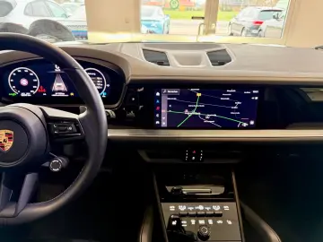 PORSCHE Cayenne SportDesign Luftfederung ACC HUD 22Zoll