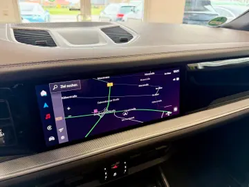 PORSCHE Cayenne SportDesign Luftfederung ACC HUD 22Zoll