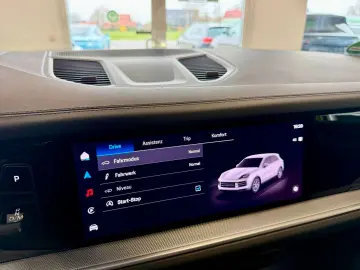 PORSCHE Cayenne SportDesign Luftfederung ACC HUD 22Zoll