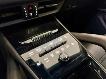 PORSCHE Cayenne SportDesign Luftfederung ACC HUD 22Zoll
