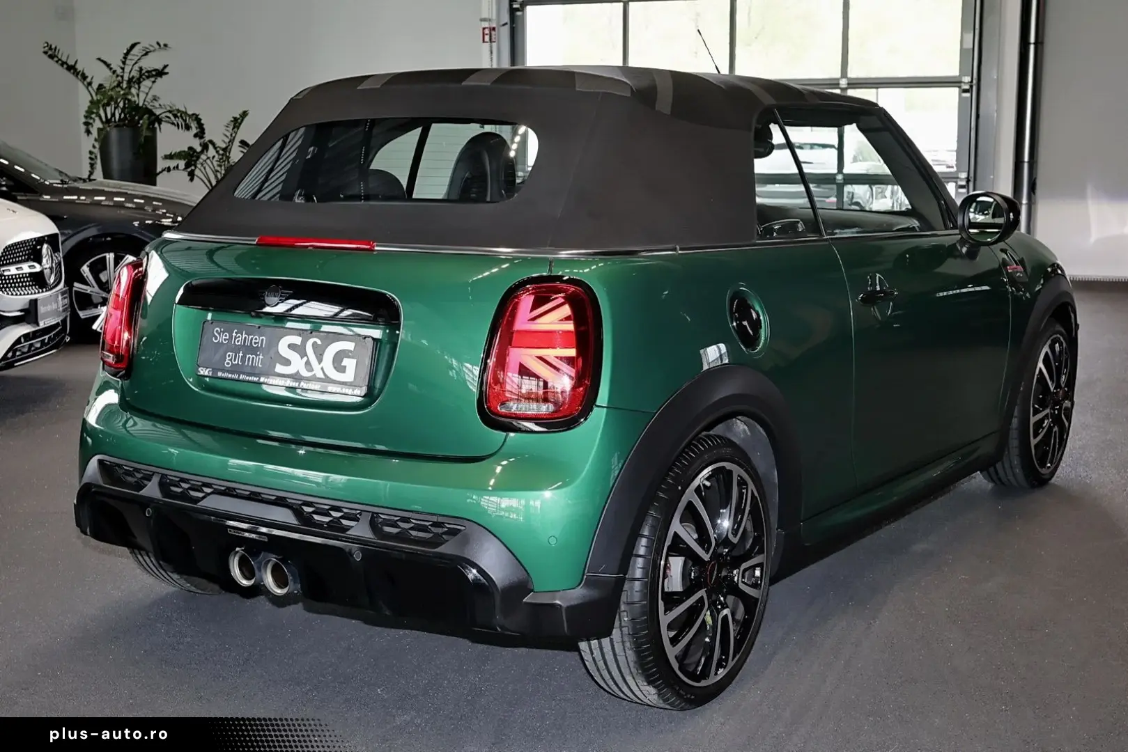 MINI John Cooper Works Cabrio Trim CARPLAY LED 18