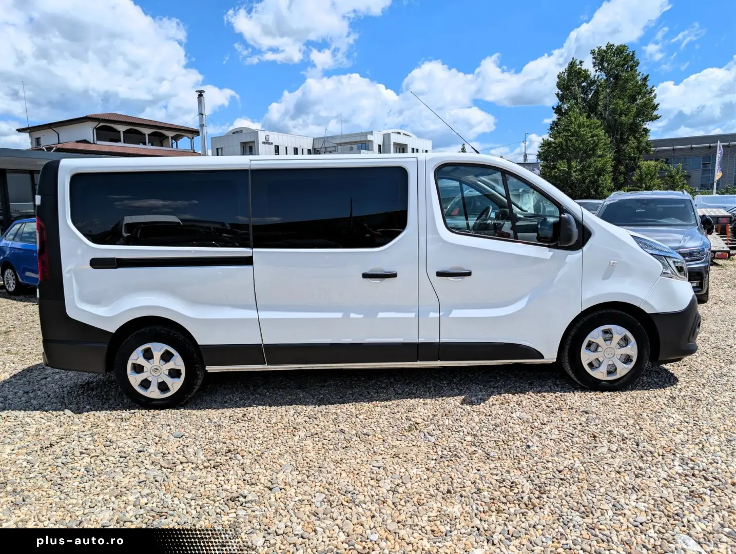 Renault Trafic   2.0 dCi 120CP   8 1 locuri   TVA Deductibil