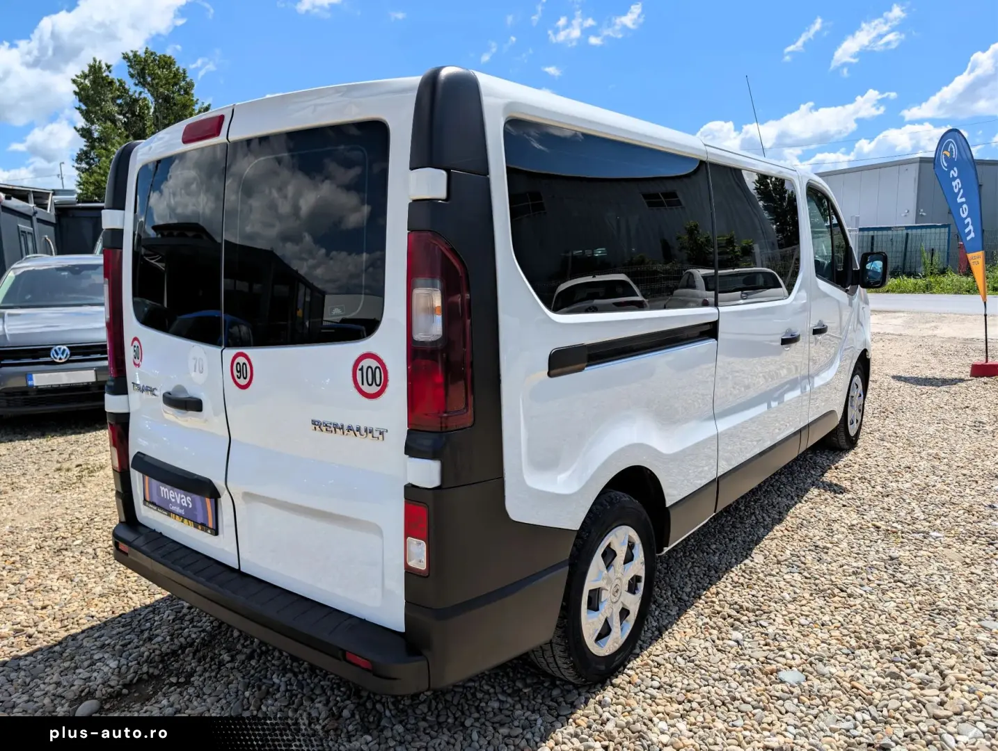 Renault Trafic   2.0 dCi 120CP   8 1 locuri   TVA Deductibil