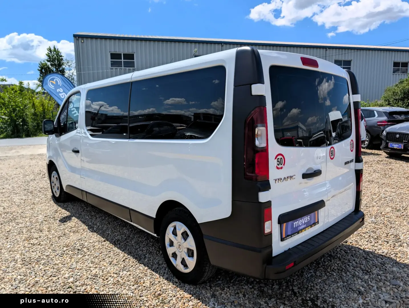 Renault Trafic   2.0 dCi 120CP   8 1 locuri   TVA Deductibil