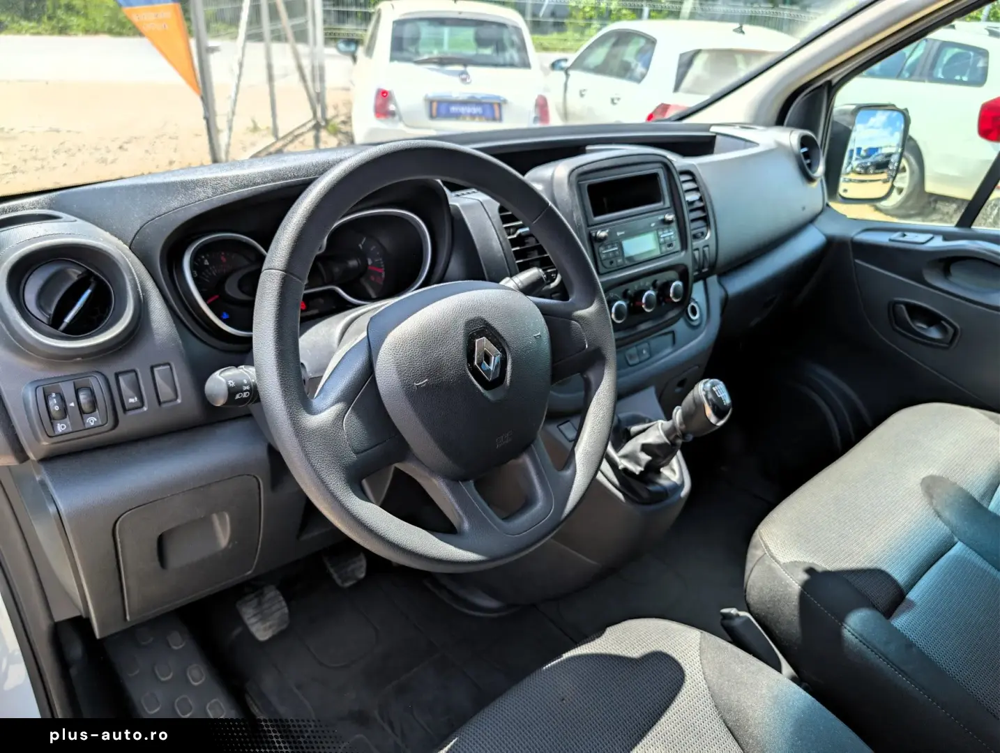 Renault Trafic   2.0 dCi 120CP   8 1 locuri   TVA Deductibil