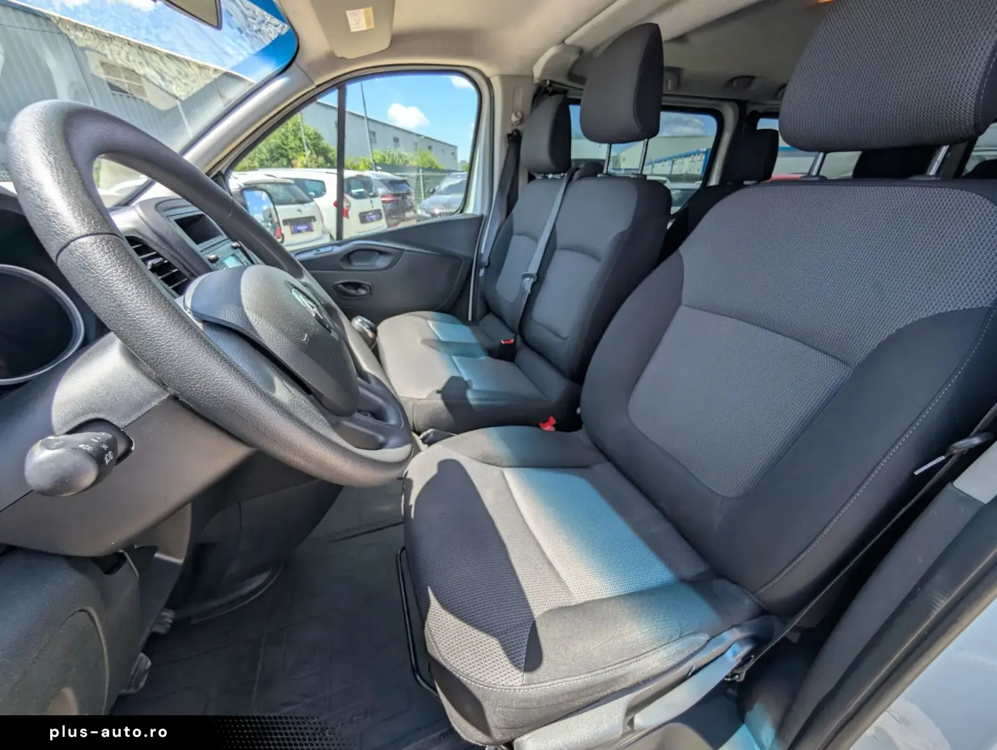 Renault Trafic   2.0 dCi 120CP   8 1 locuri   TVA Deductibil