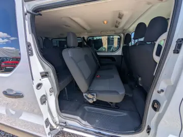 Renault Trafic   2.0 dCi 120CP   8 1 locuri   TVA Deductibil