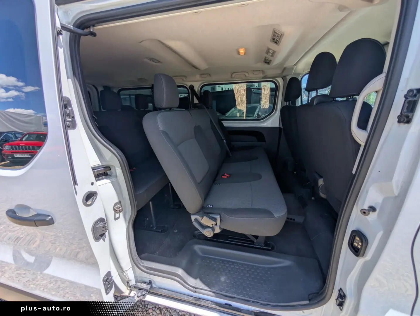 Renault Trafic   2.0 dCi 120CP   8 1 locuri   TVA Deductibil