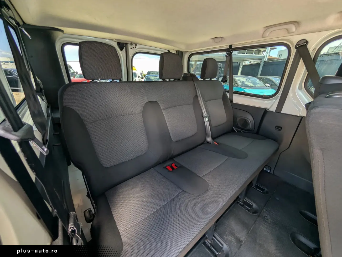 Renault Trafic   2.0 dCi 120CP   8 1 locuri   TVA Deductibil