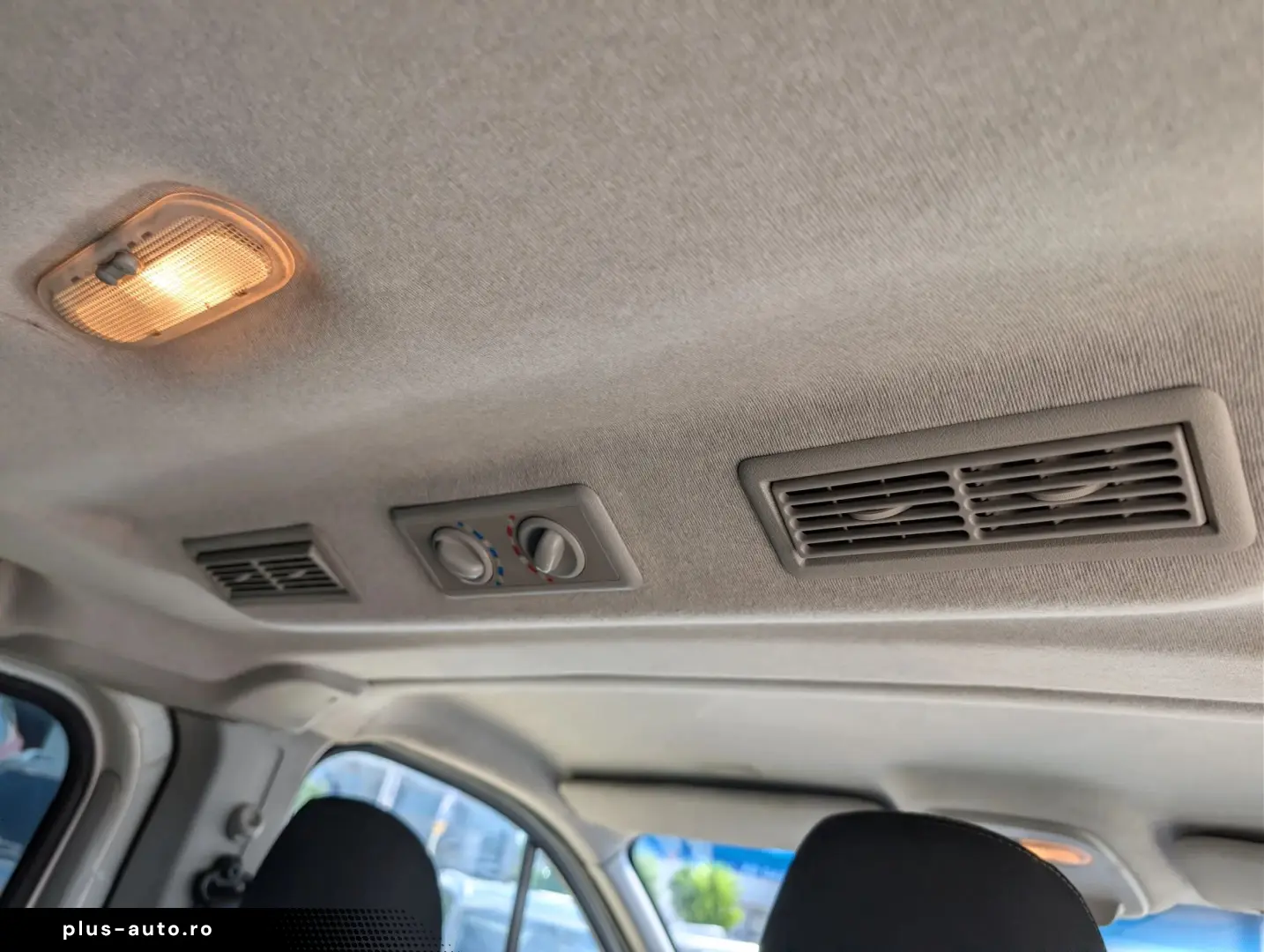 Renault Trafic   2.0 dCi 120CP   8 1 locuri   TVA Deductibil