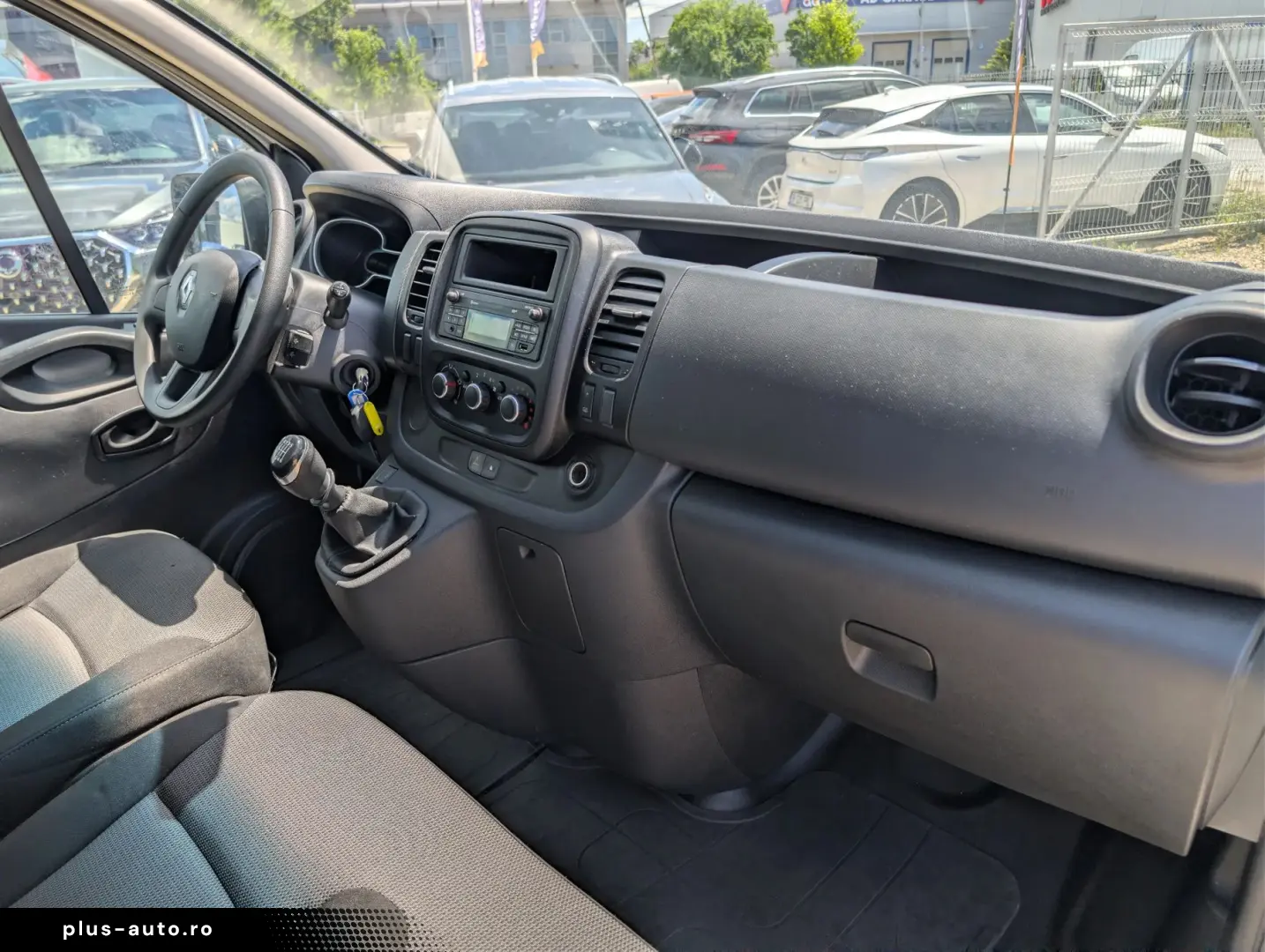 Renault Trafic   2.0 dCi 120CP   8 1 locuri   TVA Deductibil
