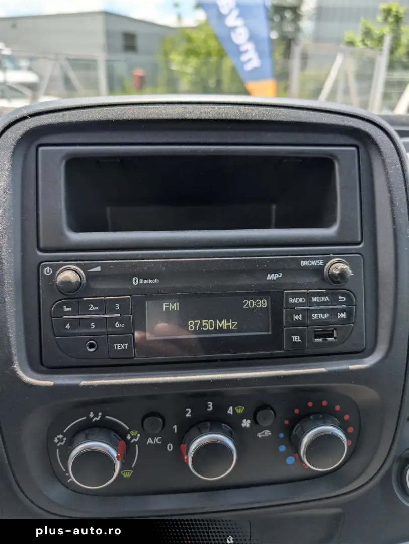 Renault Trafic   2.0 dCi 120CP   8 1 locuri   TVA Deductibil