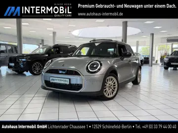 MINI Cooper S Favoured Trim PANO HUD KEYL ALARM DCC