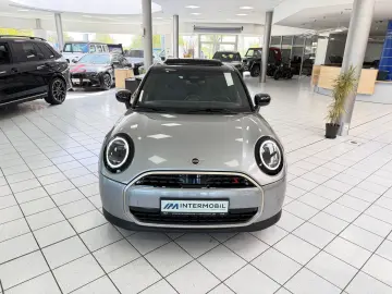 MINI Cooper S Favoured Trim PANO HUD KEYL ALARM DCC