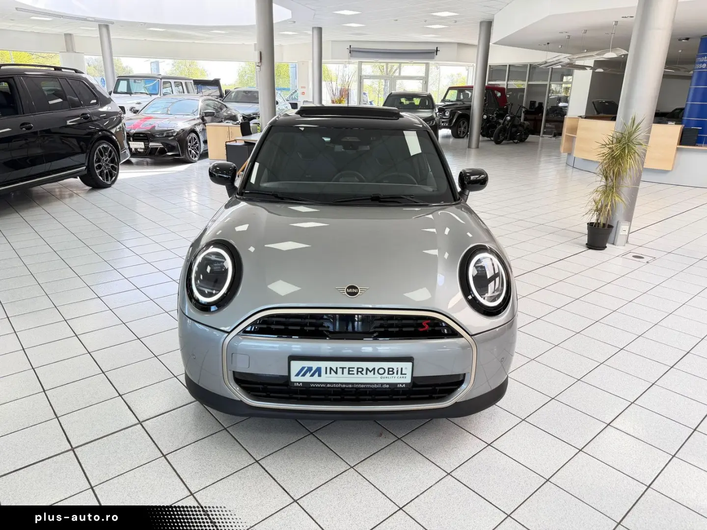 MINI Cooper S Favoured Trim PANO HUD KEYL ALARM DCC