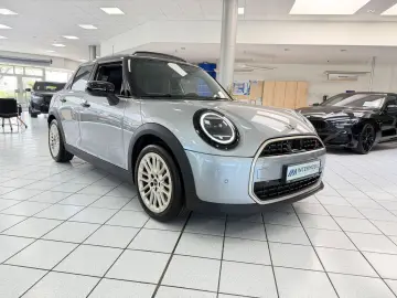 MINI Cooper S Favoured Trim PANO HUD KEYL ALARM DCC