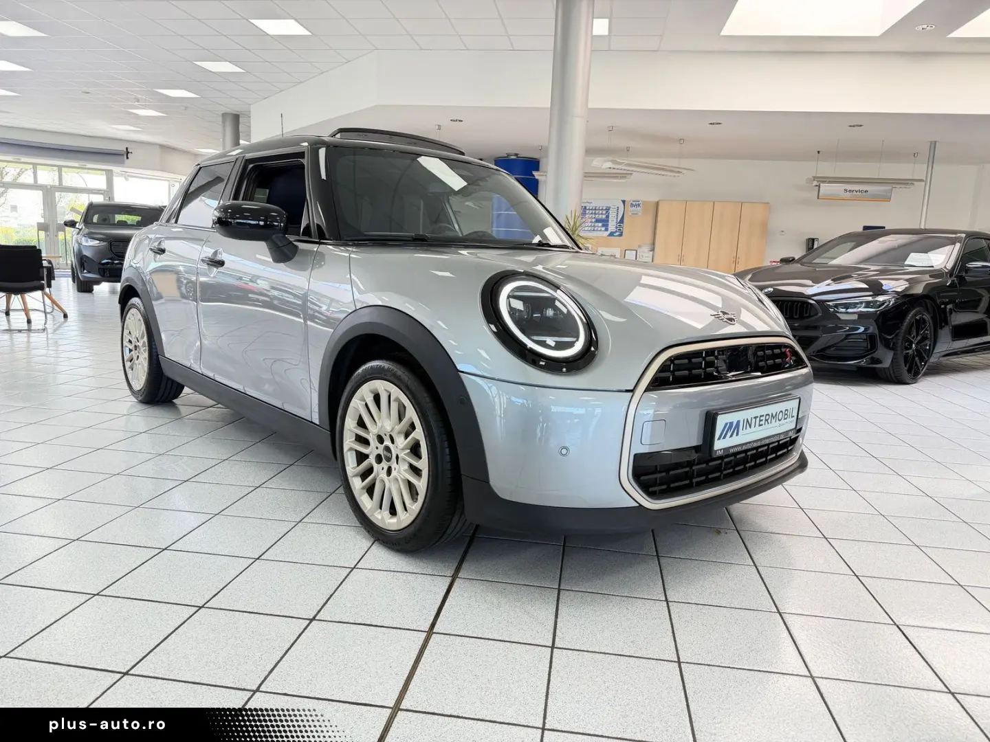MINI Cooper S Favoured Trim PANO HUD KEYL ALARM DCC