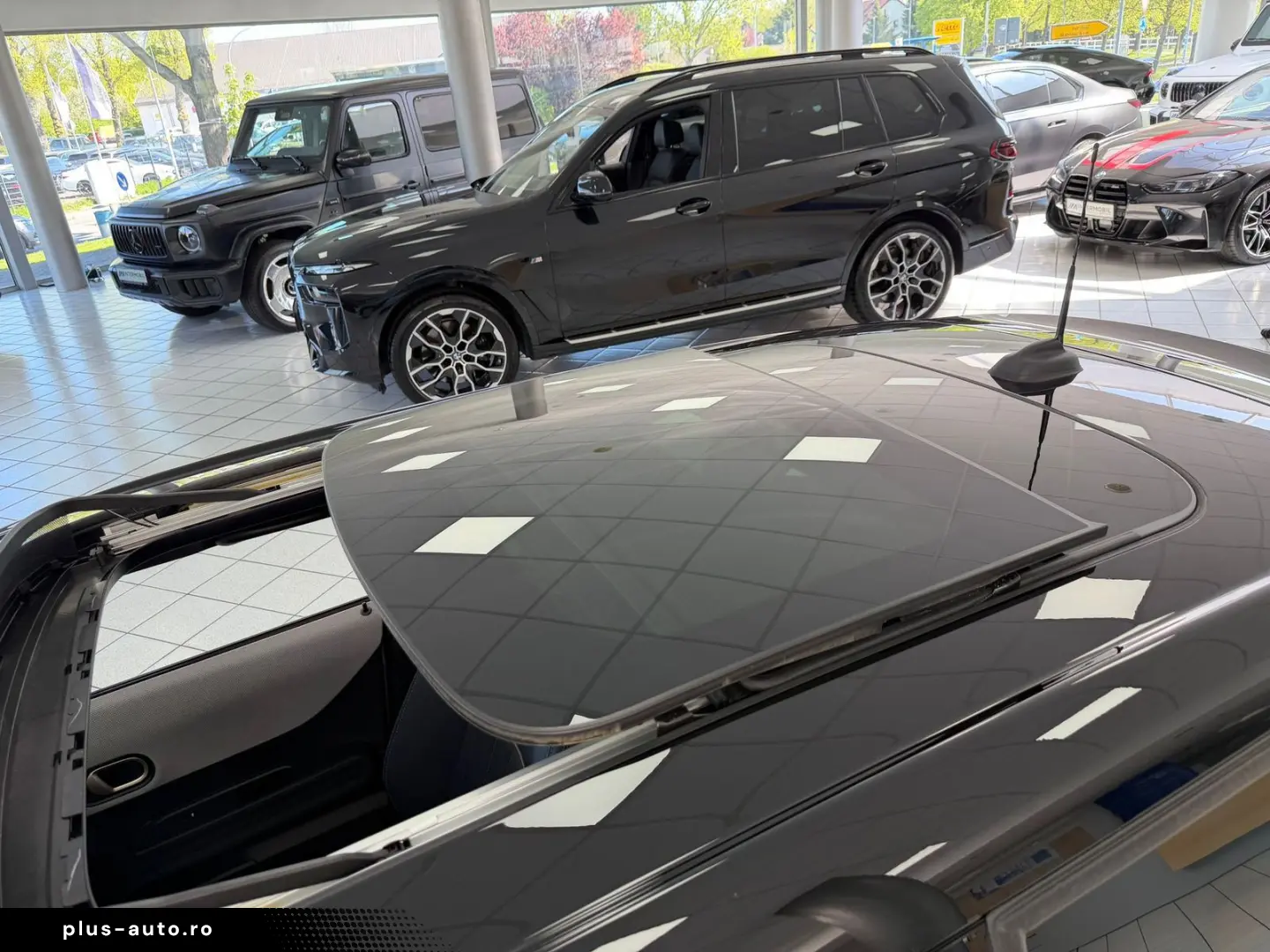 MINI Cooper S Favoured Trim PANO HUD KEYL ALARM DCC