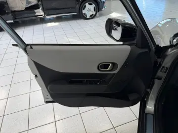 MINI Cooper S Favoured Trim PANO HUD KEYL ALARM DCC