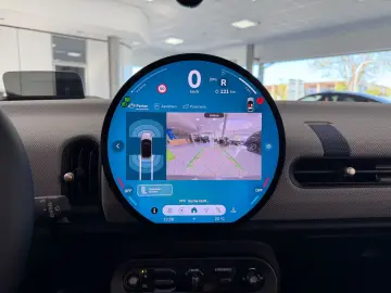 MINI Cooper S Favoured Trim PANO HUD KEYL ALARM DCC