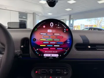 MINI Cooper S Favoured Trim PANO HUD KEYL ALARM DCC