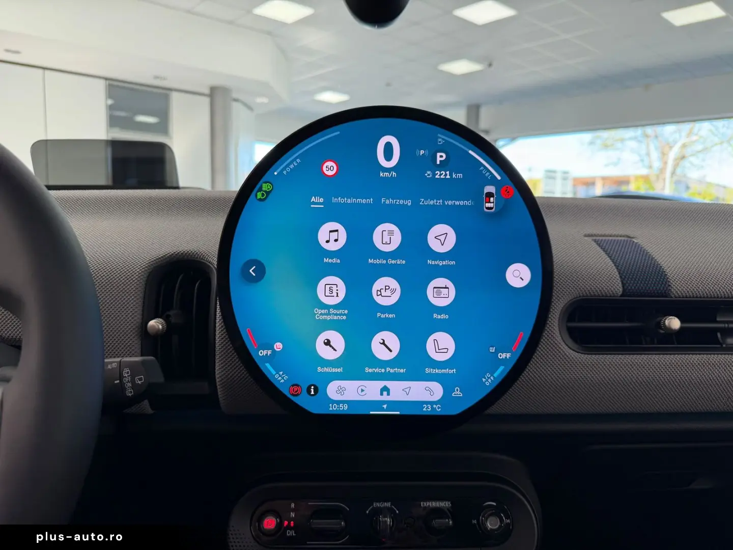 MINI Cooper S Favoured Trim PANO HUD KEYL ALARM DCC