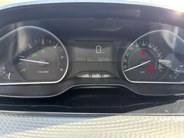 Peugeot 2008 1.6 BlueHDi Active   Car No. 72