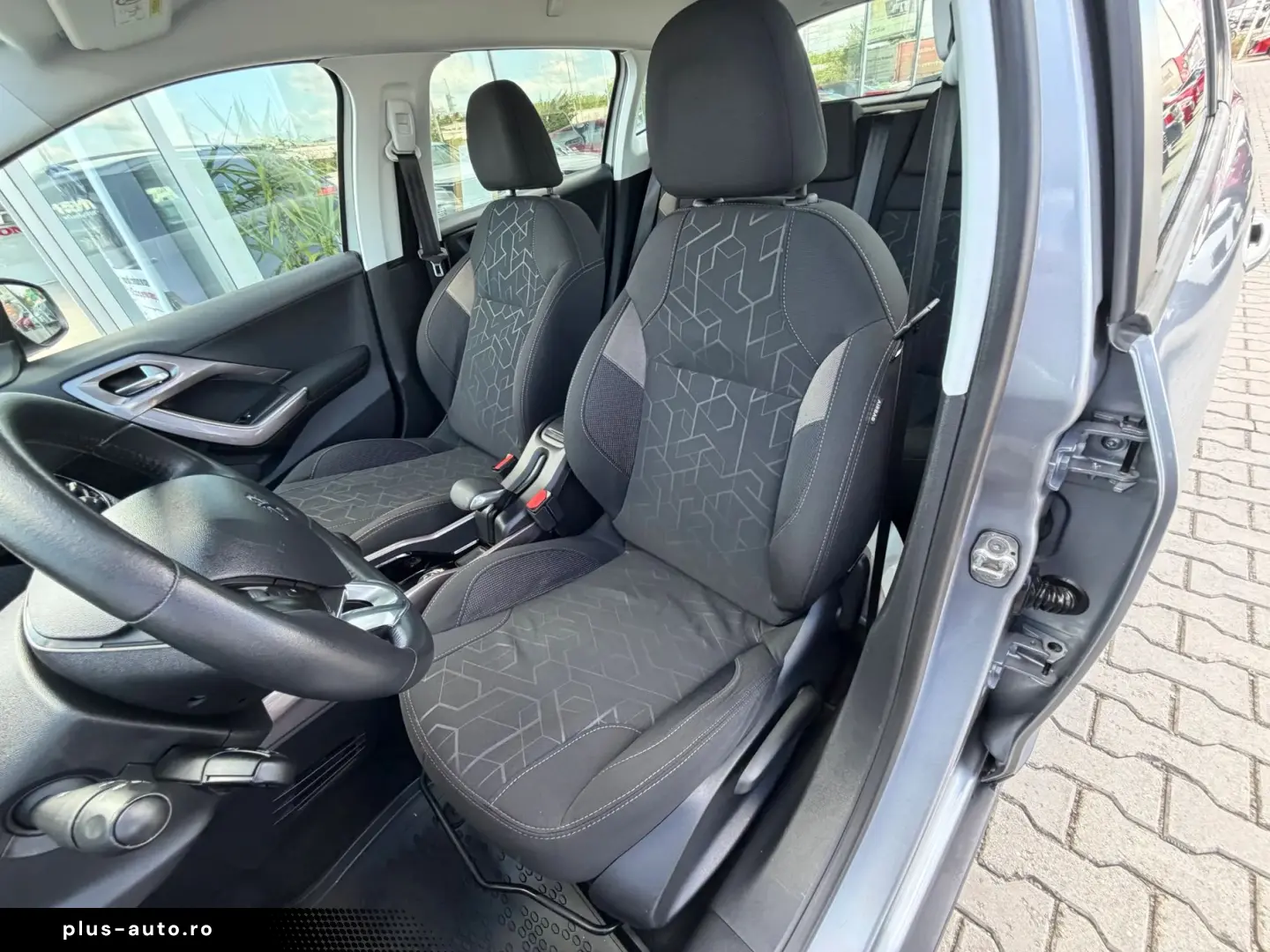 Peugeot 2008 1.6 BlueHDi Active   Car No. 72