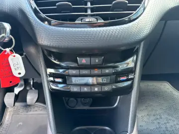 Peugeot 2008 1.6 BlueHDi Active   Car No. 72