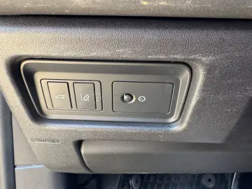 Land-Rover Discovery-Sport