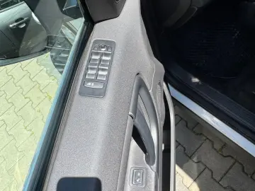 Land-Rover Discovery-Sport