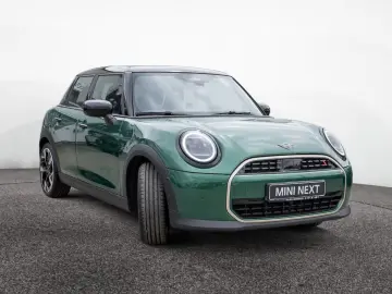 MINI Cooper S Favoured Trim PDC SHZ NAVI HUD LED