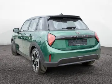MINI Cooper S Favoured Trim PDC SHZ NAVI HUD LED