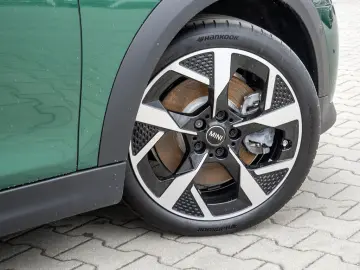 MINI Cooper S Favoured Trim PDC SHZ NAVI HUD LED