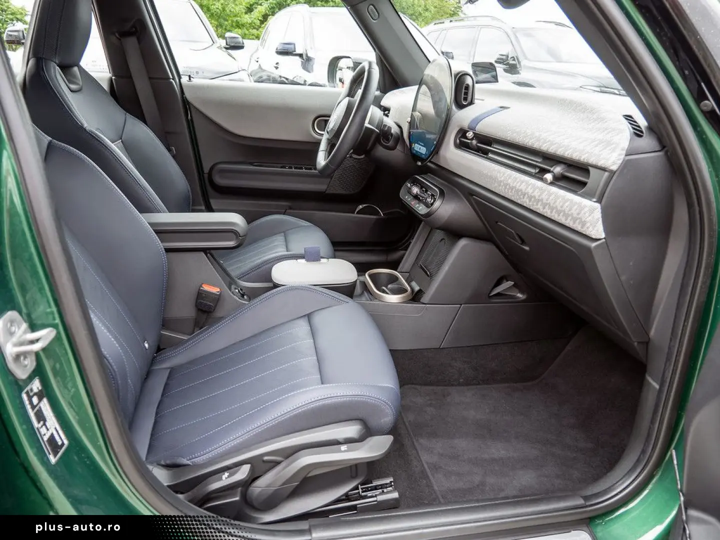 MINI Cooper S Favoured Trim PDC SHZ NAVI HUD LED