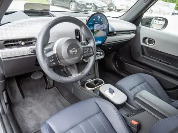 MINI Cooper S Favoured Trim PDC SHZ NAVI HUD LED