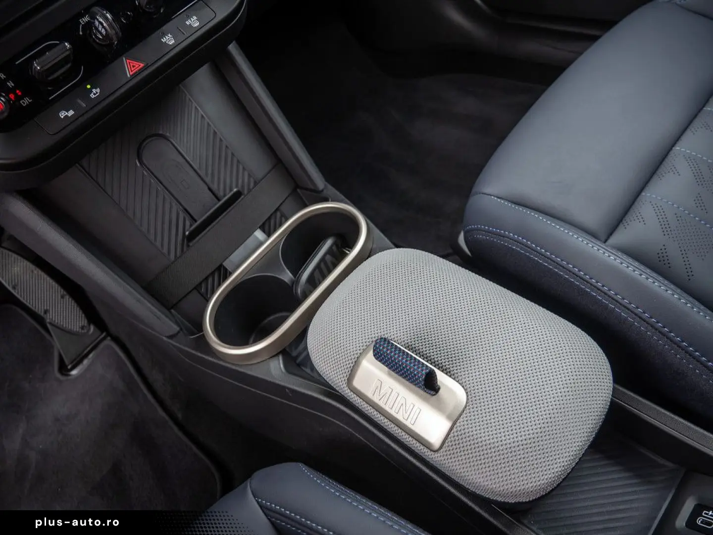MINI Cooper S Favoured Trim PDC SHZ NAVI HUD LED