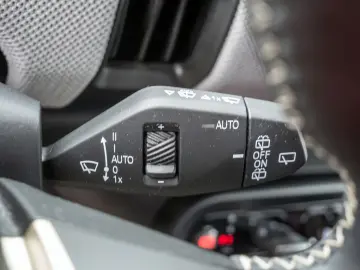 MINI Cooper S Favoured Trim PDC SHZ NAVI HUD LED