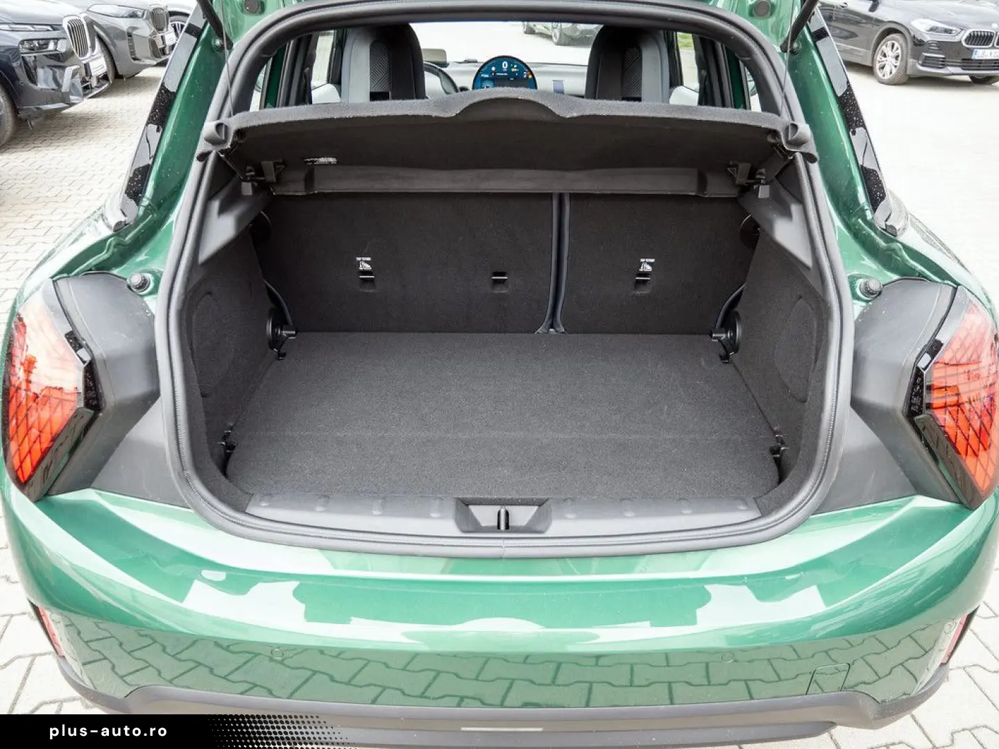 MINI Cooper S Favoured Trim PDC SHZ NAVI HUD LED
